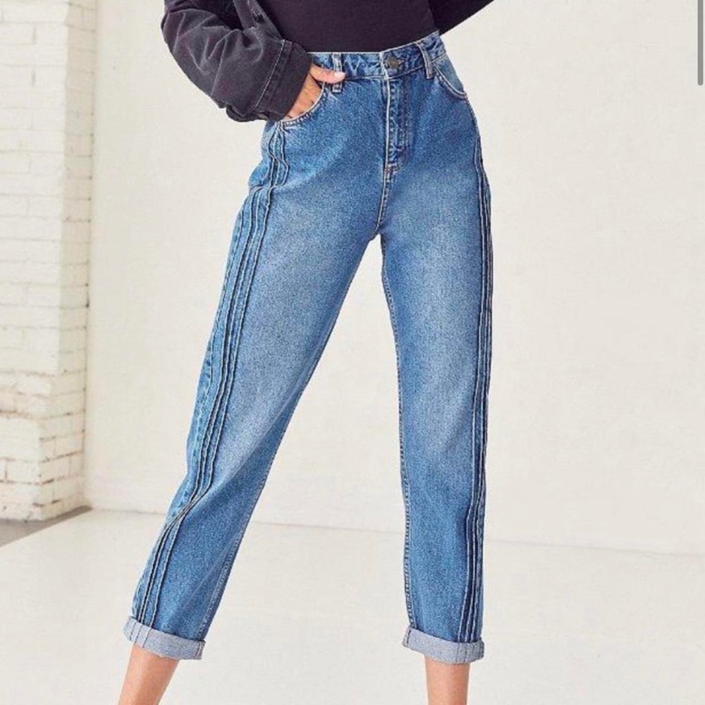 BDG high waisted mom jeans Pintuck Blue